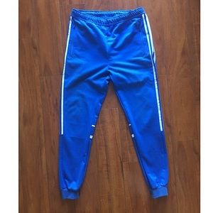 Men’s Adidas cuffed jogger pants Size M